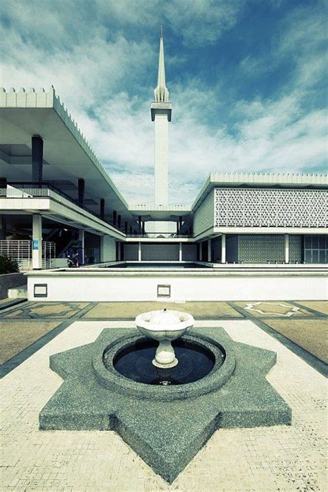 (guards at the national palace in kuala lumpur). Kuala Lumpur National Mosque, Malaysia | Beautiful mosques ...