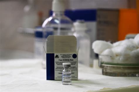 Egy ártalmatlan vírussal juttatják be a szervezetbe a koronavírus génállományát. Újabb 280 ezer adag Szputnyik vakcina érkezett Magyarországra