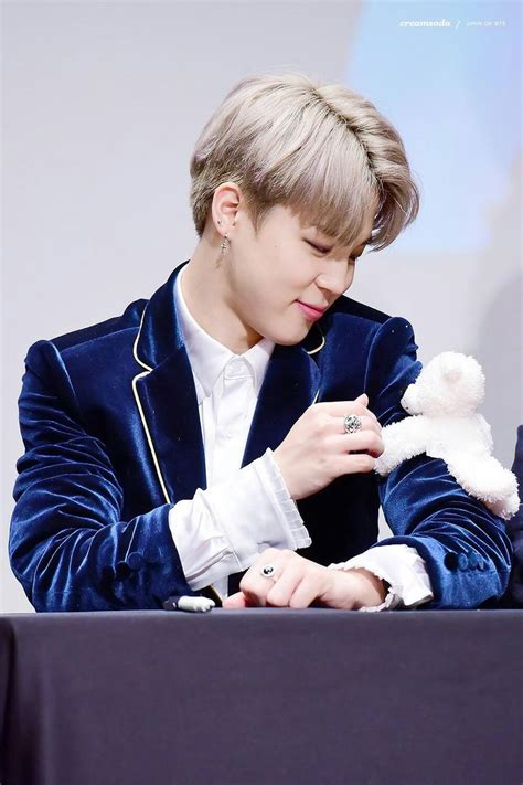 See more ideas about laptop wallpaper, wallpaper, macbook wallpaper. Jimin BTS at the Gimpo Fansign #BTS #방탄소년단 | Jimin bts ...