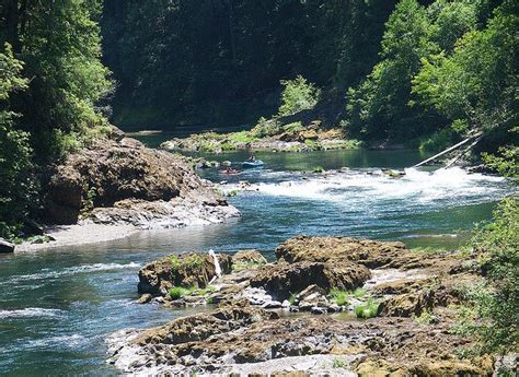 Rafting The North Umpqua River Oregon Travel Beautiful Places To
