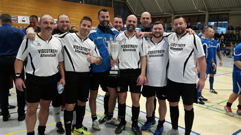 Fc eislingen 1 hatte gegen den tsv jesingen beim 3:2 knapp die nase vorne und der 1. VfB Petterweil Ausrichter des 42. Karbener ...