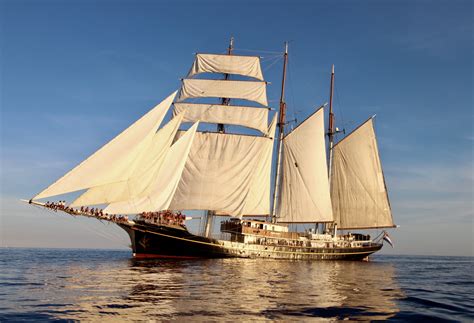 Class Afloat - Tall Ships Canada | Grands Voiliers Canada