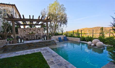 Tuscan Style Pool Mediterranean Pool Los Angeles By Splash