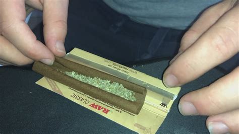 How To Roll A Perfect Blunt Easy W Tips Uk Style Youtube