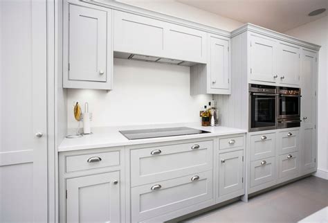 Base cabinets, wall cabinets, and tall/pantry cabinets are the core pieces that make up a full set of kitchen cabinets. A Look At Contemporary Kitchen Installation