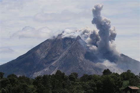 Volcano Eruption In Western Indonesia Leaves 7 Dead