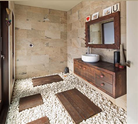 Using Pebbles In The Interiors And Exteriors Of A Home