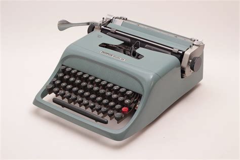 Typewriter Olivetti Studio 44 Perfectly Working Vintage Typewriter