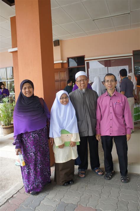 Maktab rendah sains mara atau mrsm merupakan sejenis sekolah berasrama penuh yang dibina oleh majlis amanah rakyat (mara). Salam Monash: Solehah ke MRSM Kota Putra
