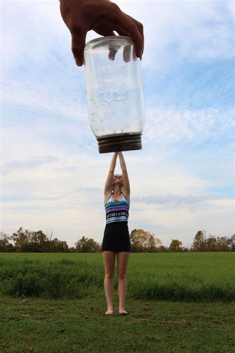 15 Of The Coolest Forced Perspective Photos Oddee Perspective
