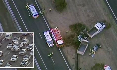 Melbourne Peak Hour Chaos After Three Separate Crashes Daily Mail Online