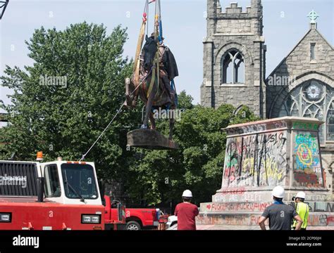 Crews Remove The Statue To Confederate General Jeb Stuart In