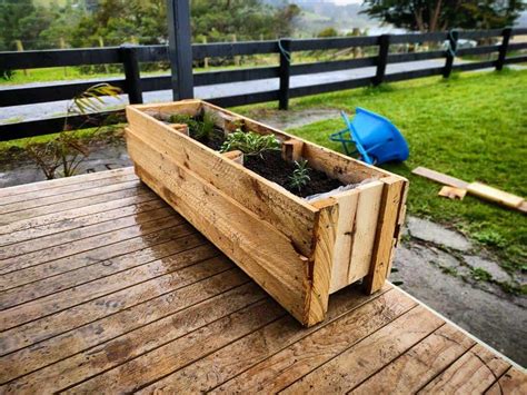 How To Make A Diy Pallet Planter 5 Ideas Anyone Can Build