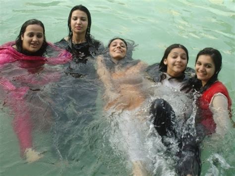 Beautiful Desi Sexy Girls Hot Videos Cute Pretty Photos Pakistani Girls And Aunties Bathing In