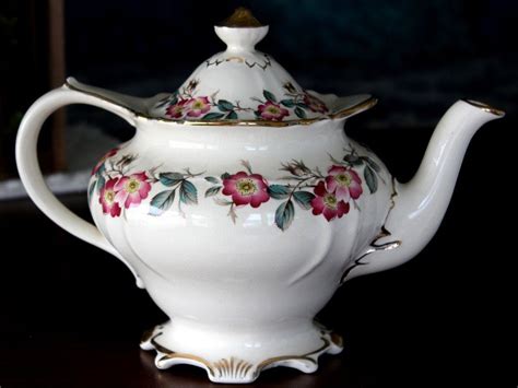 Sadler Vintage Teapot 4 Cup Elegant Porcelain Tea Pot 15818 Tea Pots