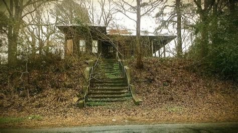 Creepy Haunted House In Ohio From Creepy Places On Facebook Abandoned Ohio Old Abandoned