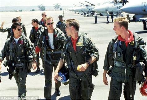 Pilot Art Scholl Died During Top Gun Stunt Filming Daily Mail Online