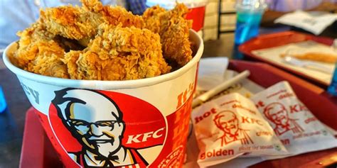 Maybe you would like to learn more about one of these? Alsof je met je neus in een bucket hangt: de KFC kaars ...