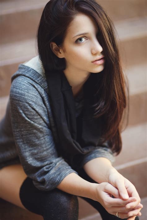 Emily Rudd Pictures Images