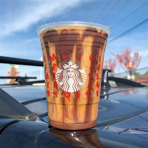 Jul 02, 2021 · the iced versions of these drinks (such as the iced caramel macchiato, iced tiramisu latte, and the iced caffe mocha) contain 75 mg caffeine in a tall and 150 mg caffeine in a grande or a venti iced. Iced Peppermint Mocha - The Macro Barista