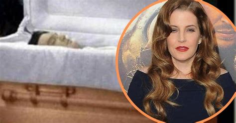 Lisa Marie Presley Left A Special Gift Inside Her Late Father S Coffin