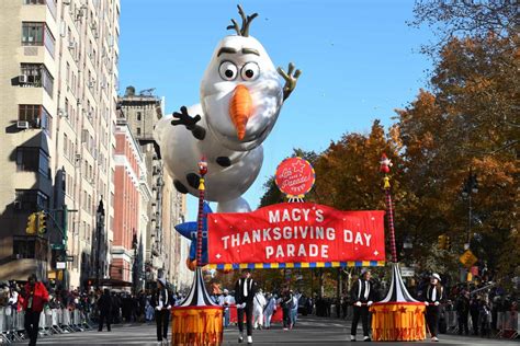 The Best Macys Thanksgiving Day Parade Balloons Through The Years Yahoo Sports