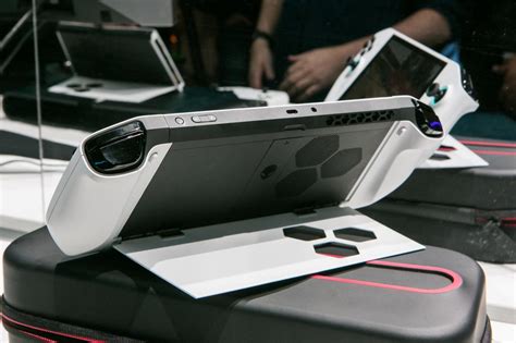 Alienware Concept Ufo Gaming Device Turns Tablets Into Consoles Cnet