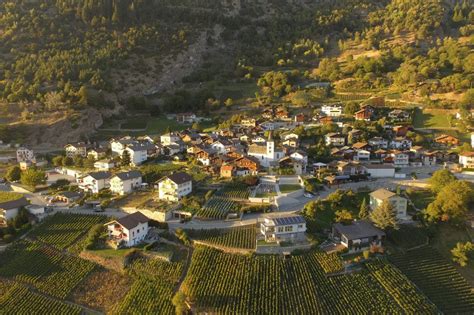 Sporthallen/sportplätze geschlossen werden müssen, hat der fc raron beschlossen, die sportplätze moos und rhoneglut in raron sowie den. Historisches & Kultur - Gemeinde Raron