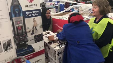 Black Friday Gone Wild Women In Hijabs Fight Over A Crappy Vacuum At
