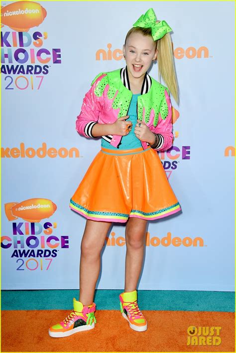 Jojo Siwa Wears Slime Inspired Outfit To Kcas 2017 Photo 1074588