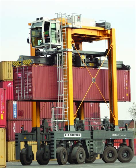 Liebherr Straddle Carriers For New Zealand Port Lift And Hoist