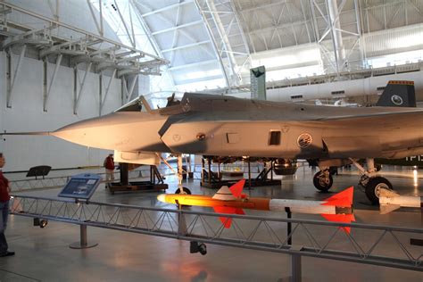 Аэрокосмический музей в Вашингтоне международный аэропорт Даллес США