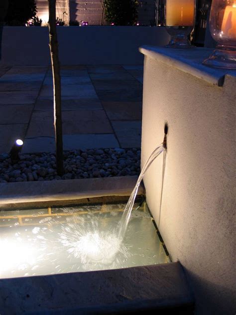 Water And Light Keyhole Spout In Uplit Water Feature Water Lighting