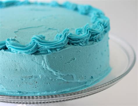 Mangio Da Sola Baby Blue Cake Chocolate And White Cake With Blue Frosting