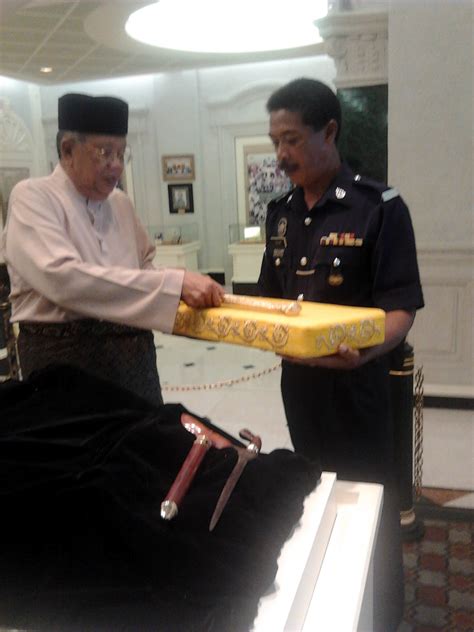 Keris #tamingsari merupakan senjata yang digunakan pahlawan melaka, laksamana hang tuah dan dipercayai memberi. A.M.P: Pameran Keris Taming Sari dan Pedang Cura Simanjakini