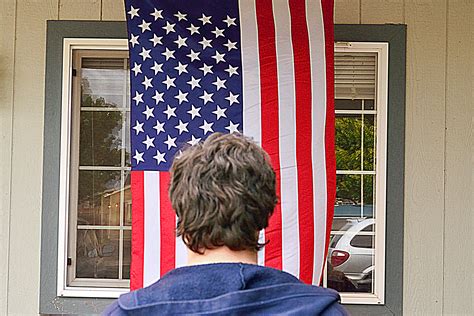 How to Hang an American Flag Vertically | Our Everyday Life