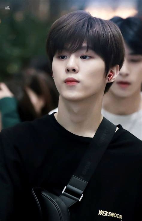 Cha eun woo amazes netizens once again with his flawless bare face captured on film. ปักพินโดย The Best of Idol. ใน X1 | สามีในอนาคต, คนดัง