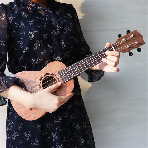 21 Inch Wood Soprano Ukulele Acoustic 4 String Mini Guitar Music