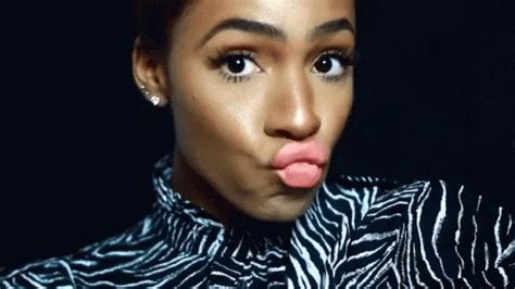 Duck Face Gif Duck Face Pout Discover Share Gifs