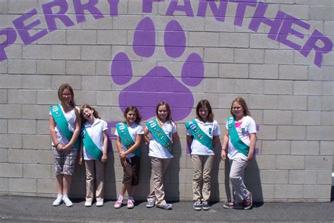 HUNTINGTON BEACH GIRL SCOUT TROOP 746 EARNING OUR COMPUTER FUN BADGE