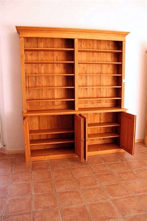 If i have a kitchen cupboard that is tall and fitted to the wall, and which has doors and a set of shelves inside, that is a schrank. Bücherregal mit Türen massiv Holz Bücherregal mit Schrank ...