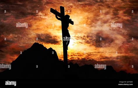 Jesucristo Crucificó En La Cruz En La Colina Del Calvario Con El Cielo