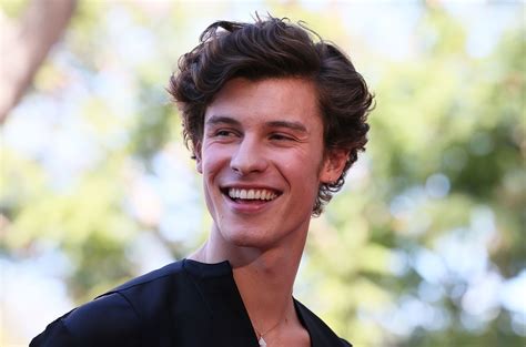 Shawn Mendes Four No 1 Albums Before Turning 23 Billboard