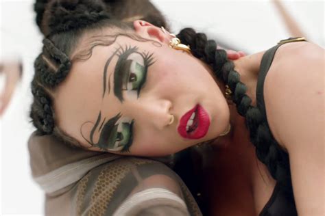 Fka Twigs Debuts Throughtheglass Video Featuring ‘video Girl’ Edit News Diy Magazine