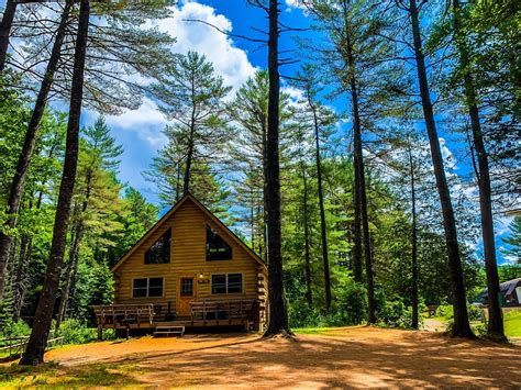 Stay Beside The Maine Kennebec River In These Cozy Cabins