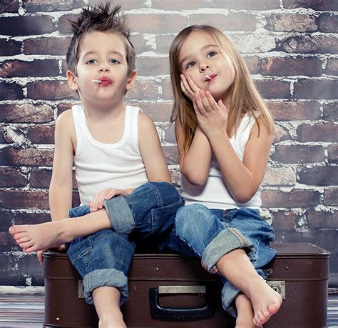 Fonds Decran Garçon Petites Filles Deux Débardeur Jeans Enfants