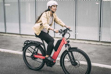 Commuter bikes are designed to combine the reliability of mountain bikes with the comfort of road bicycles in a blend that makes them quite versatile overall. Top 10 Electric Bikes for Commuting in 2018 | Fly Rides ...