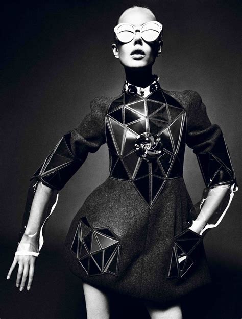 Blackdifferentfabricfuturistic Fashion Futurismwoman Foto Fashion