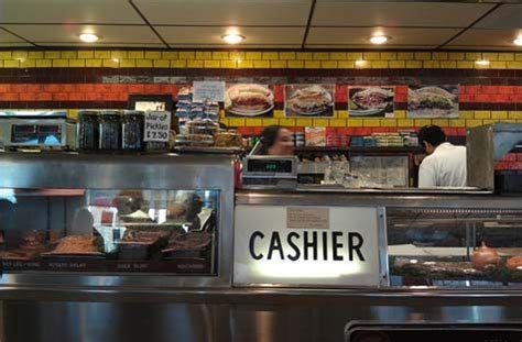 Model meja kasir restoran : Tugas Kasir di Restoran