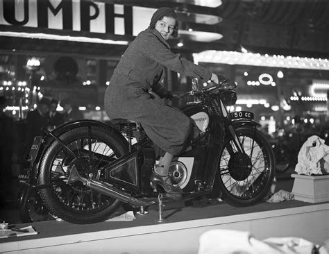 32 Badass Vintage Photographs Of Women And Motorcycles